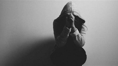 علماء يكشفون سبب التوتر والاكتئاب ويحددون طريقة لعلاجه