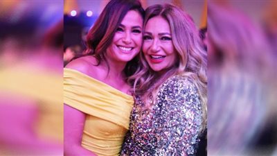 ليلى علوي تهنأ هند صبري في عيد ميلادها (صورة)
