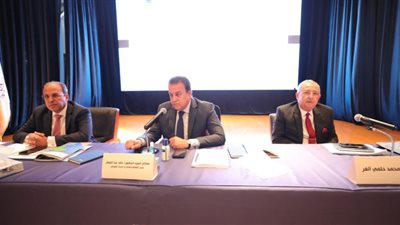 صور| وزير التعليم العالي يرأس اجتماع مجلسي الجامعات الخاصة والأهلية