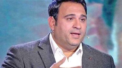 أكرم حسني يلعب مع الكلمات في الحلقة الثامنة من مكتوب عليّا