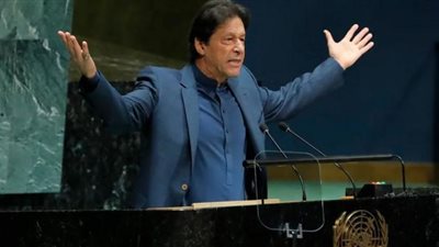 بالفيديو .. البرلمان الباكستاني يحجب الثقة عن رئيس الوزراء عمران خان