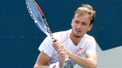 الروسي ميدفيد يف في نهائي البطولة الختامية لمحترفي التنس