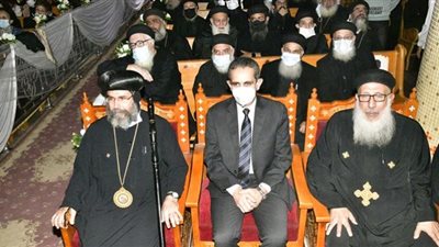 محافظ الغربية يشارك في تأبين الأنبا كاراس أسقف المحلة وتوابعها