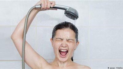 ما هي أطول مدة يمكن أن نقضيها دون استحمام في الشتاء؟.. أطباء يجيبون