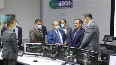 وزير البترول يتفقد مركز التحكم بالشبكة القومية للغاز الطبيعي