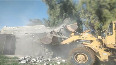 إزالة 34 حالة تعدي على أراضي أملاك دولة بالفتح تابعة للطرق والكباري و أسيوط الجديدة