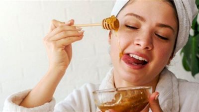 أطباء يحذرون: أكل العسل يهدد الصحة في هذه الحالة