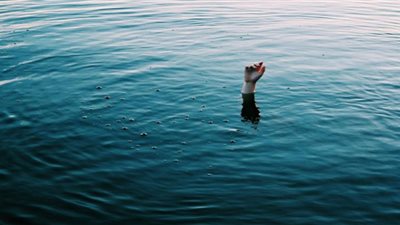 دفن جثة صياد غرق في نيل سوهاج