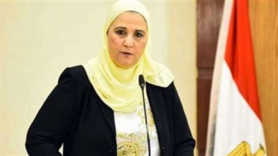 القباج تستعرض تقريرًا عن معارض وحدات التضامن الاجتماعي بالجامعات المصرية