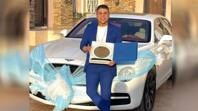 لن تصدق سعرها| سبب منح أسرة سعودية عمر كمال سيارة فارهة