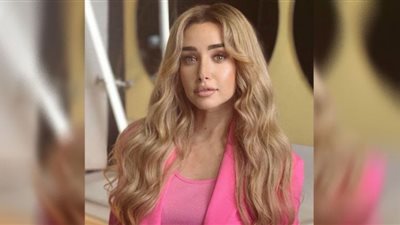 هنا الزاهد تبرز أنوثتها في مهرجان نجم العرب وتحصل على جائزة أفضل ممثلة كوميدية لهذا العمل (تفاصيل وصور)