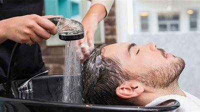 دراسة تكشف عدد مرات غسل الشعر الأمثل