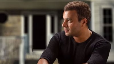 رامي صبري يحتفظ بالمركز الأول بأغنية 