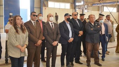 السفير الأسترالي يتفقد مصنع شركة بابيرس ايجيبت لتصنيع ألياف الموز بسوهاج (صور)