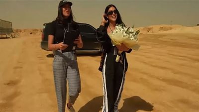 رامز جلال يسخر من إطلالة هدى المفتي: حسناء من الكناري مع نظارة أم كلثوم (فيديو)