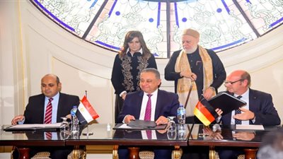 علي جمعة: توقيع بروتوكول الهجرة والتوظيف يحقق الاتصال الجماهيري المباشر مع الشباب