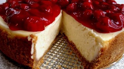 حلويات رمضانية.. طريقة عمل كنافة تشيز كيك بالفراولة