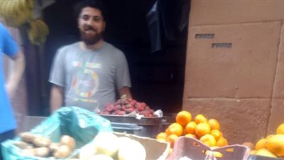 الطماطم بـ 16 جنيه و البصل بـ 5 و الموز 10 جنيهات لليوم الإثنين