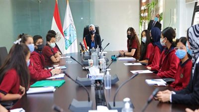 وزيرة البيئة تستقبل وفد من طلاب مدرسة النيل للعبور