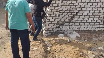 إزالة سور مبني بالدبش الأبيض ضمن فاعليات الموجه ال19 بالشرقية