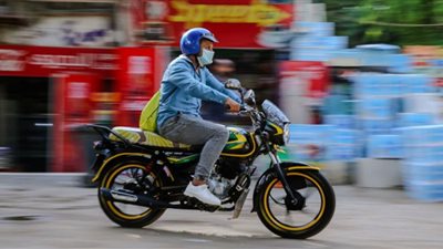 توسيع الشراكة بين أوبر وأكسا مصر لتوزيع خوذ مجانية لسائقي سكوتر