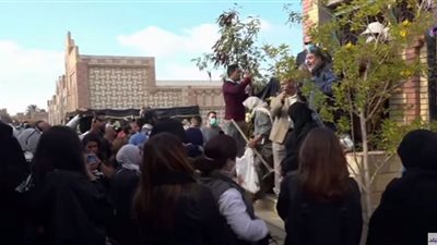 (فيديو) من أمام قبر سهير البابلي.. زوج ابنتها يودعها بدعاء مؤثر