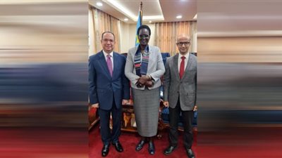 السفير المصري لدى جنوب السودان يبحث مع نائبة الرئيس التعاون بين البلدين