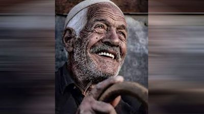 الدولة تكرمهم.. مزايا بطاقة المسن في القانون الجديد