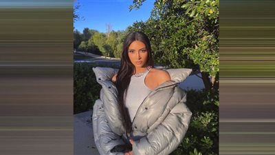 بهوت شورت ستان.. كيم كارداشيان تهوس متابعيها بلوك جريء