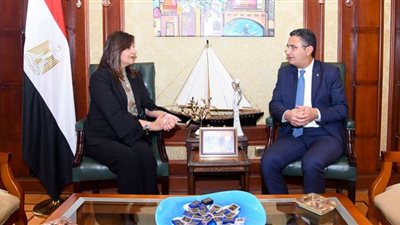 وزيرة الهجرة تبحث مع البريد المصري استفادة المصريين بالخارج من الخدمات البريدية