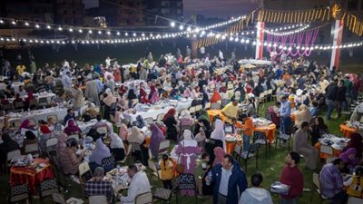 جامعة طنطا تنظم إفطار جماعي للعمالة المؤقتة وأسرهم