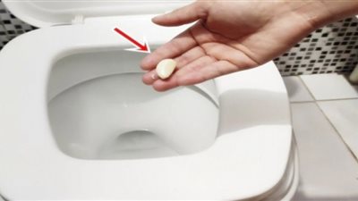بفصوص الثوم.. احصلي على حمام نظيف خالِ من الروائح الكريهة (تفاصيل)