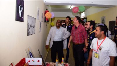 صيدلة سوهاج تنظم معرضاََ للفنون التشكيلية لاختيار الطلاب الموهوبين (صور)