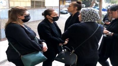 تيسير فهمي| وداع مؤثر لشقيقها في جنازته.. صور