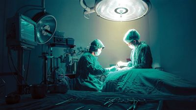 فريق طبي ينجح في إنقاذ ذراع طفل من البتر في بني سويف