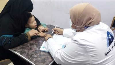 الكشف على 369 مواطن وتوفير نظارات طبية في قافلة الصحية بشنرا في بني سويف