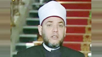 أُشْرِبَ حُبَّ الأزهرِ وتملكه هواه فتسلل خفيةً إليه