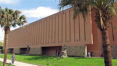 مصطفى وزيرى يلتقي أثريي الأقصر ومجموعة من المرشدين السياحيين غداً