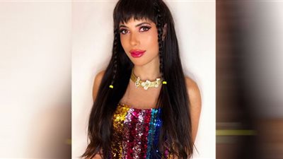 بفستان مُجسم.. ملك بدوي تستعرض أنوثتها في 