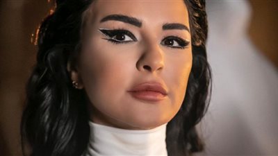 شاهد.. ماجي بو غصن تجمع بين الأبيض والأسود في برنامج 