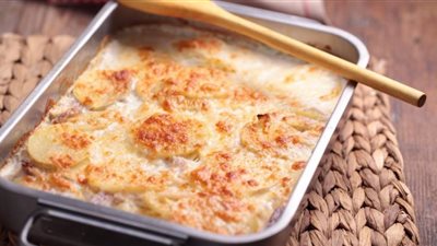 جددي سفرتك.. طريقة عمل صينية البطاطس بالتركي