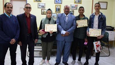 وكيل تعليم بني سويف يكرم الطلاب الفائزين في مسابقة 