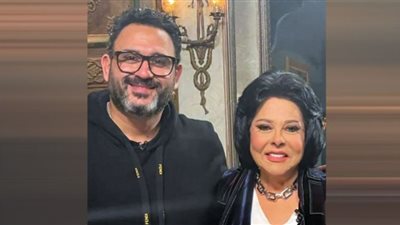 إسعاد يونس تفاجئ أكرم حسني علي الهوا: عمالة بعيد الحلقات ومكركعة