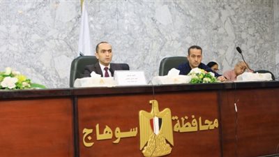 نائب محافظ سوهاج يعقد اجتماعا مع أعضاء وحدة 