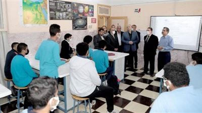 محافظ بني سويف يتفقد مدرسة المتفوقين في العلوم والتكنولوجيا STEM