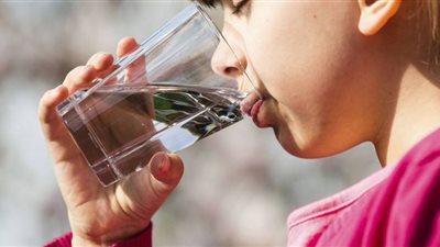 اعرف أهمية شرب المياه بكثرة بعد الإفطار