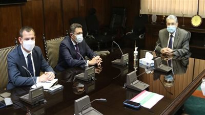 وزير الكهرباء يلتقى مع الرئيس الإقليمي لشركة شنايدر اليكتريك للشرق الأوسط وأفريقيا