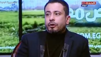 فيديو.. محمد نجاتي باكيًا: والدي كان كل حاجة ليا