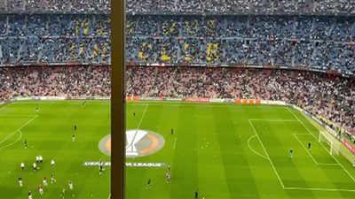 شاهد.. لأول مرة في التاريخ.. برشلونة يلعب غريبًا في كامب نو