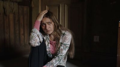 بسبب فاتن حمامة.. شريف سلامة يضرب نيللي كريم ويُلقي التليفزيون من البلكونة